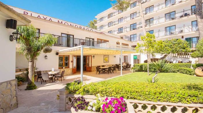 Hotel Apts. Playa Mondrago
