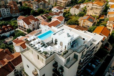 Infinity Hotel & More