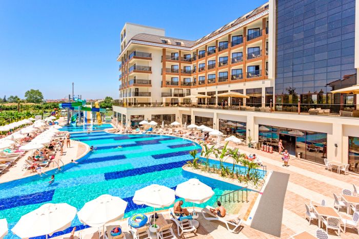 Glamour Resort & Spa